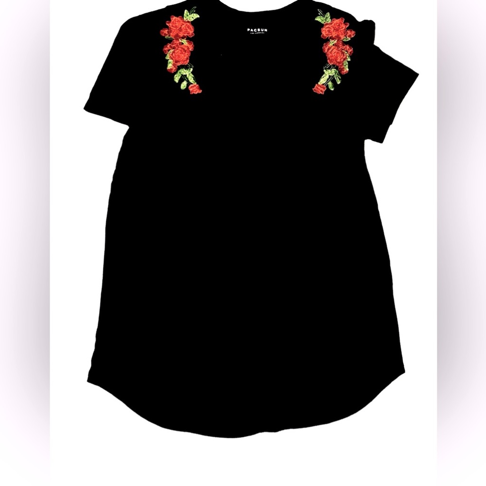 Women’s black tee size L /long